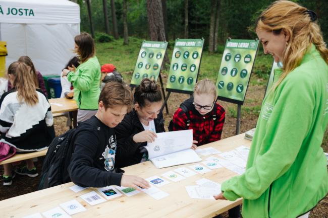 Vairāk nekā 10 000 zaļi domājošu bērnu un jauniešu no visas Latvijas pulcējās ZAĻĀS JOSTAS VIDES SVĒTKOS
